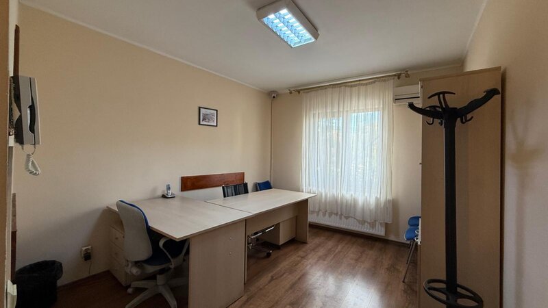 Uranus birou de inchiriat